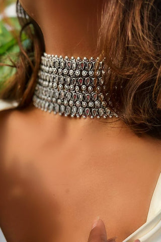 Meera Statement Choker