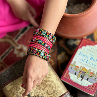 Deepika Kutchi & Glass Bangle Stack | JanpathOnline Kutchi Drop July '24