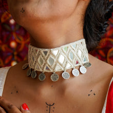 Load image into Gallery viewer, Amyra Fabric Choker
