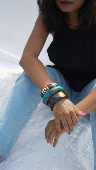 Hadira | Vintage Wooden & Resin Bangle Stack