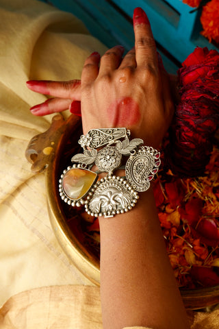 Aadarshini - The Statement One of a Kind Wristcuff | | Mukhtalif Feb '25