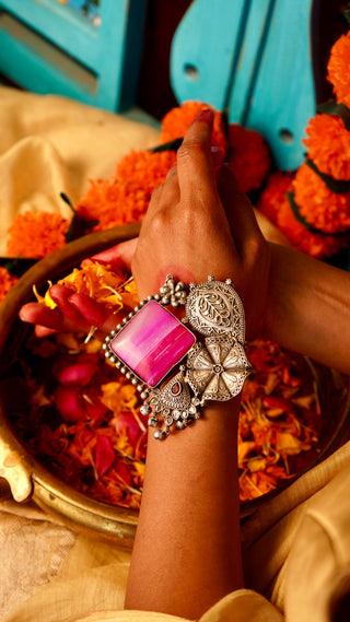 Jagrati - The Statement One of a Kind Wristcuff | | Mukhtalif Feb '25