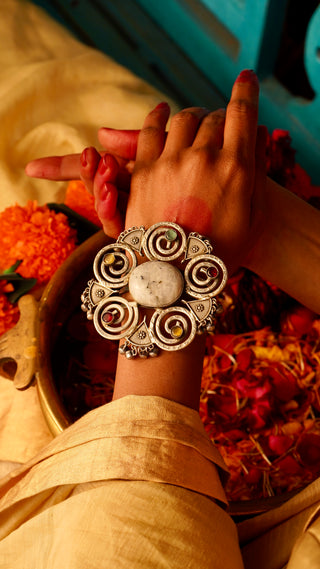 Jhalak - The Statement One of a Kind Wristcuff | | Mukhtalif Feb '25