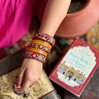 Sunheri Shaam Kutchi & Glass Bangle Stack | JanpathOnline Kutchi Drop July '24