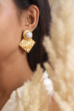 Load image into Gallery viewer, The Desire Earrings
