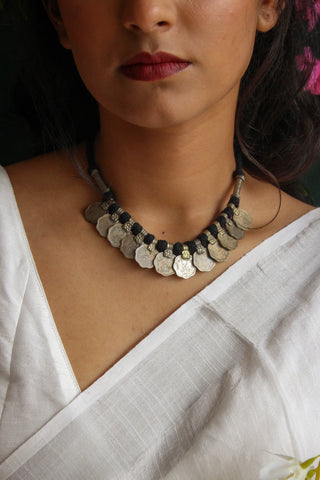 Kaale Sikkon Ki Ladi Necklace