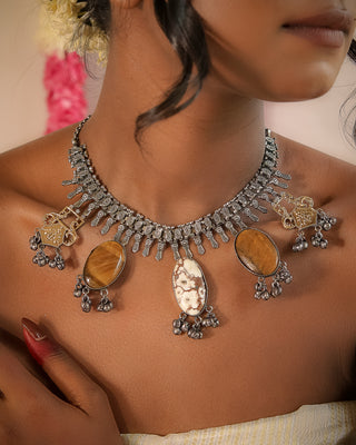 Tanu | One of a Kind Kohlapuri Necklace with Mukhtalif Stones