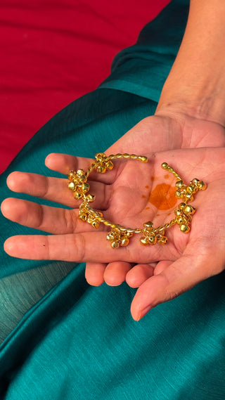 Sunehri Ghunghroo Choodiyan  | Brass Bangles with Ghunghroo Hangings