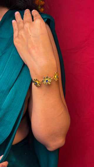 Phoolmala Choodiyan | Gold Hued Stone Ajustable Bracelet