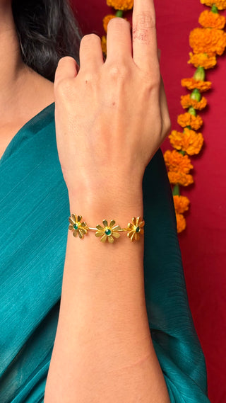 Phoolmala Choodiyan | Gold Hued Stone Ajustable Bracelet
