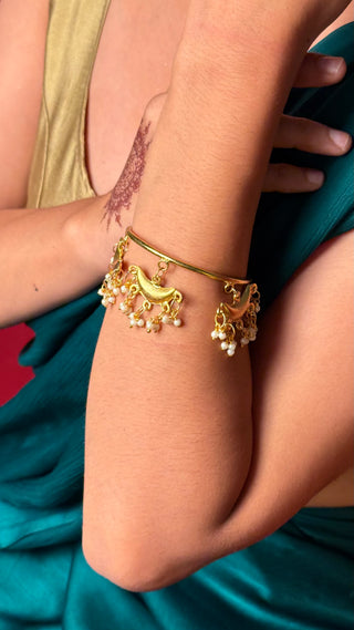 Pannchi Wali Choodiyan  | Brass Bangles with Pearl Hangings