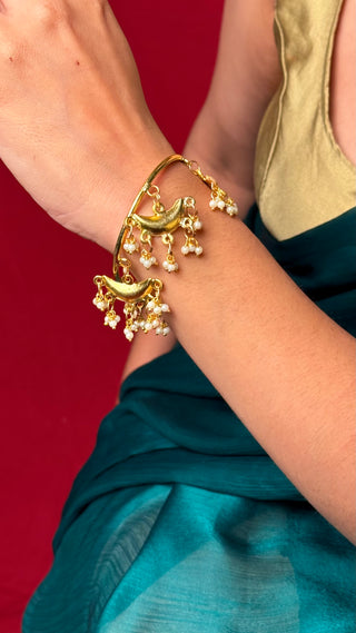 Pannchi Wali Choodiyan  | Brass Bangles with Pearl Hangings