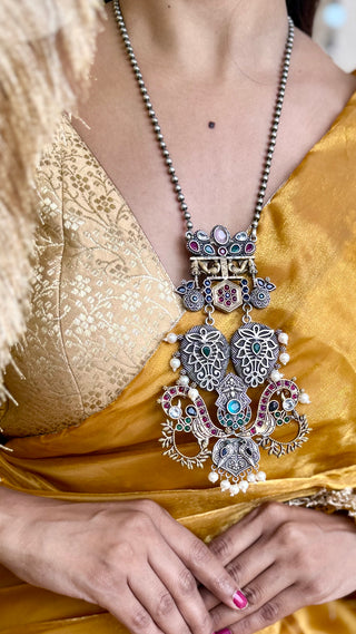 Tanu | One of a Kind Vintage Pendant Necklace with Earrings