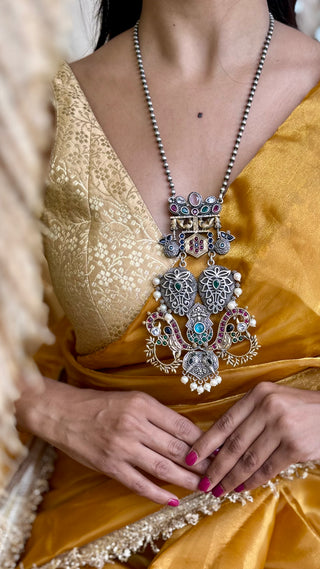Tanu | One of a Kind Vintage Pendant Necklace with Earrings