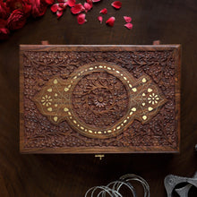 Load image into Gallery viewer, Sheesham Ki Shaahi Pitaari | Woodwork Jewelery Box | Gehnon Ki Pitaari
