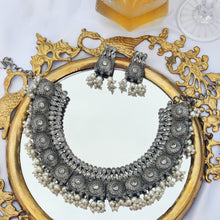 Load image into Gallery viewer, Rajavarana | Shaam Rangeen | Diwali Evening Wear Edit
