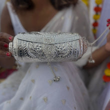 Load image into Gallery viewer, Chandi Ka Patwa || Shaam Rangeen || Diwali Evening Wear Edit
